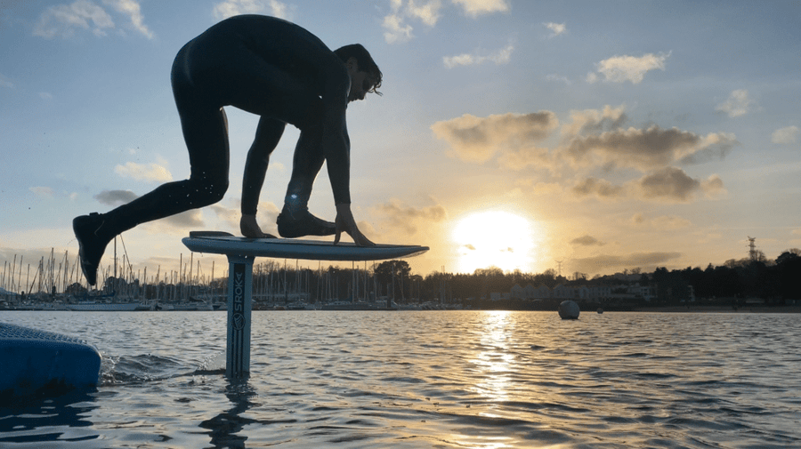 Dockstart en pump foil depuis un ponton avec l'aile avant High Aspect 2000
