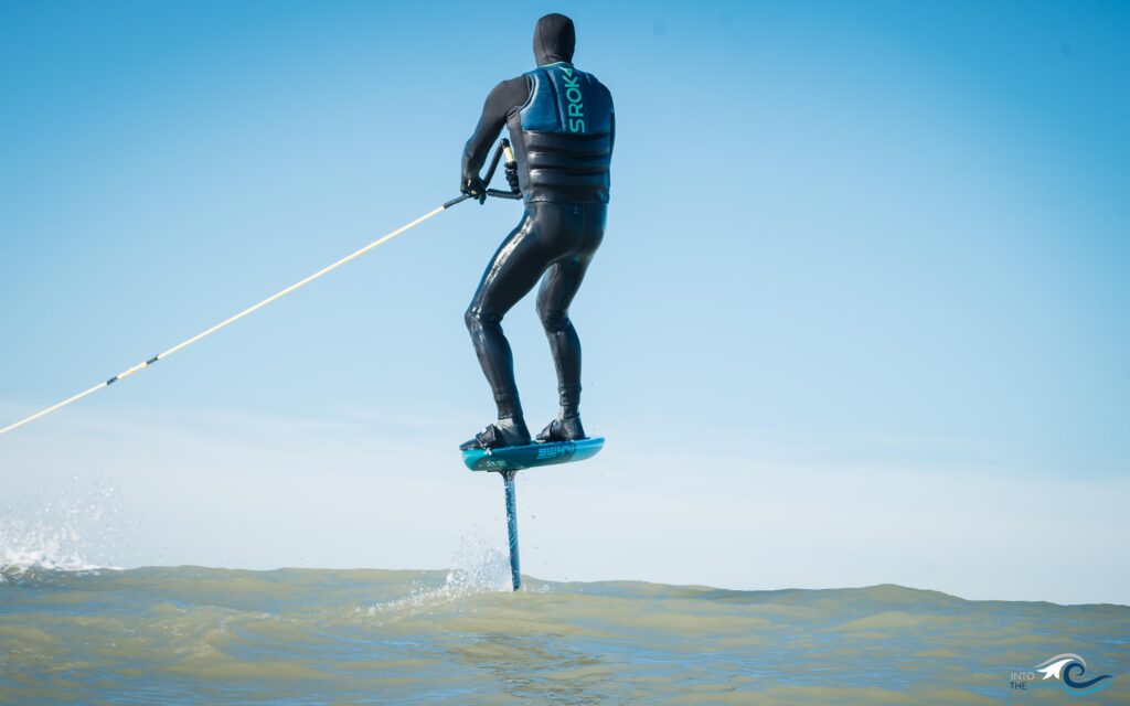 la gamme SROKA Elite permet de faire du surf foil tractée